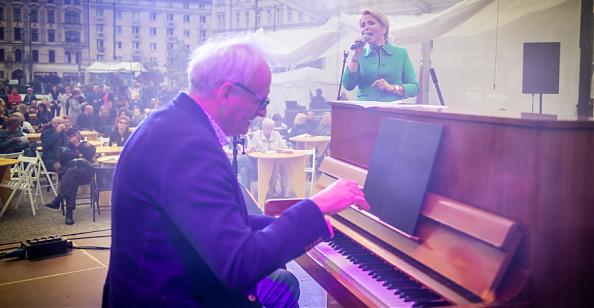 Anna Jurksztowicz oraz Krzesimir Dębski podczas Café chantant na Malta Festival Poznań 2018